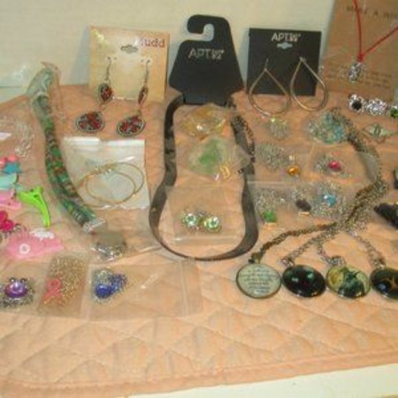 15 Jewelry plus 5? This & that 20 items you will receive A GREAT BUNDLE DEAL - Picture 15 of 16
